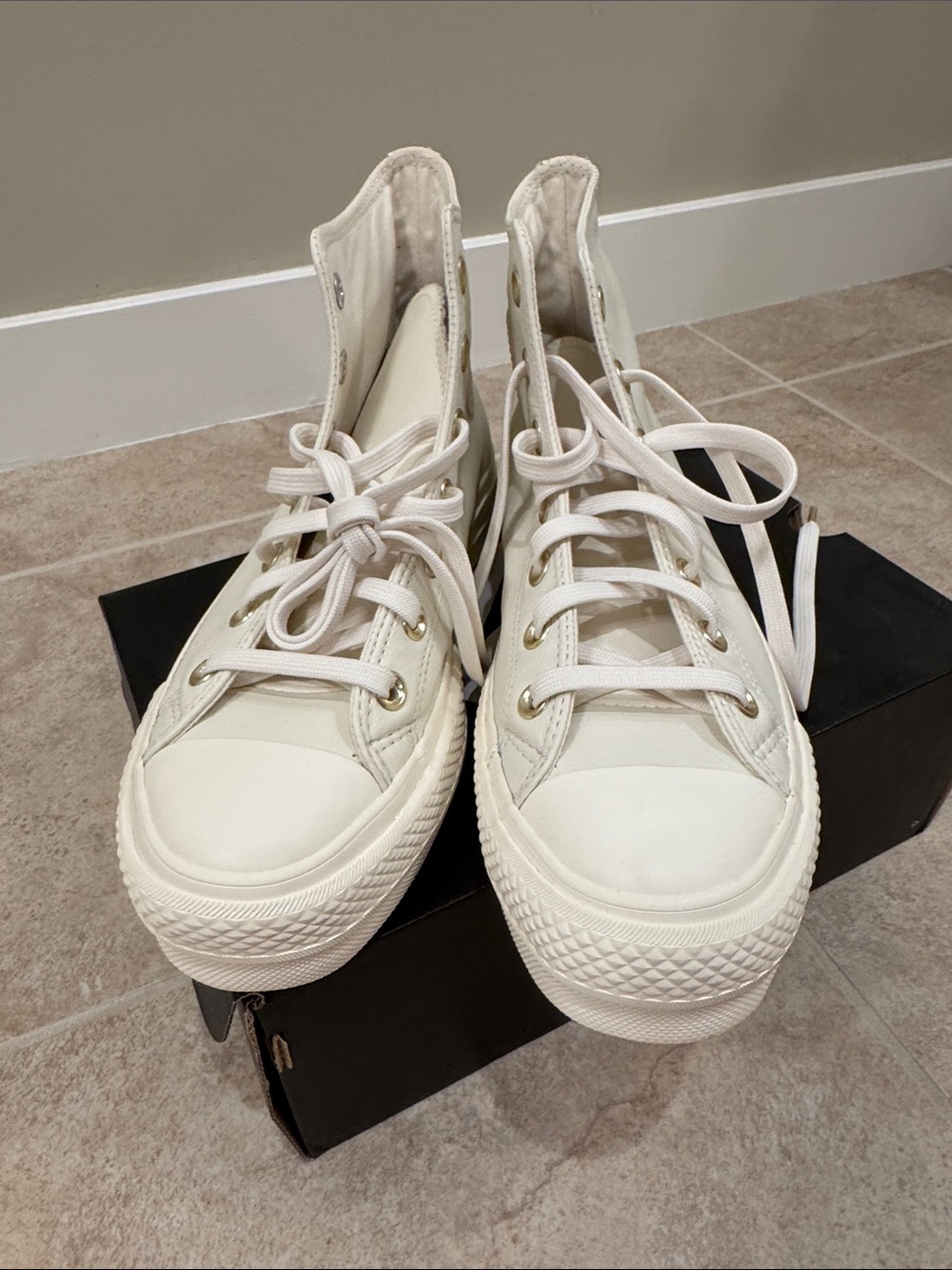 Converse leather High Top Platform Sneakers in Cream - Picture 4 of 5